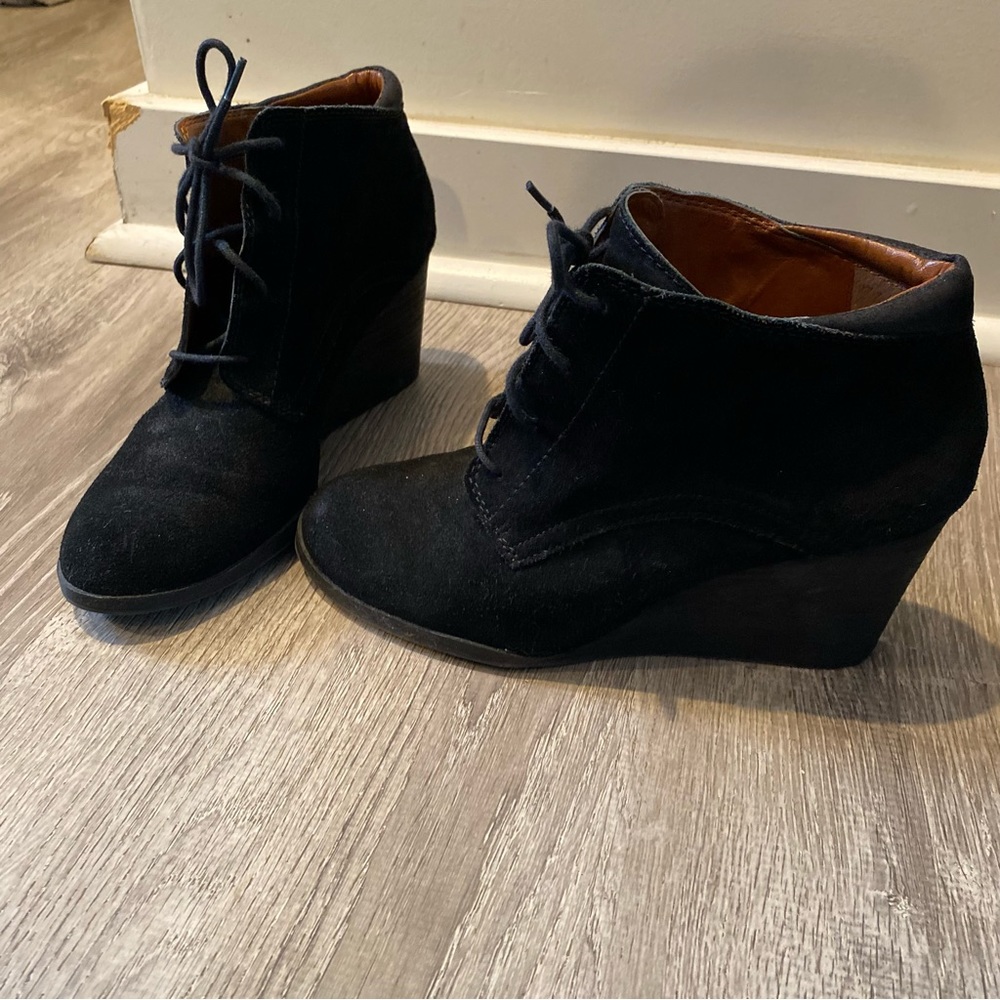 Lucky Brand Black Booties Ankle Boots Suede (sz 8)